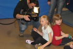 Besuch vom Fernsehen bei einer Rückengruppe für Kinder